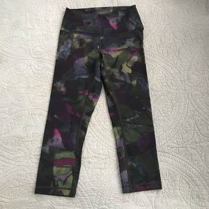 EUC Lululemon Carpri Tights 💚💜